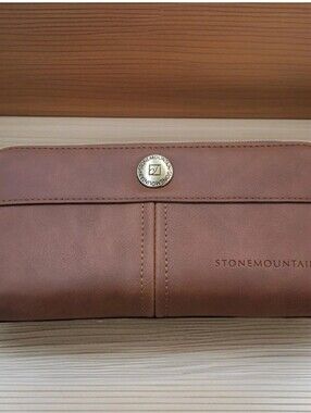 Stone Mountain Tan Leather Zip-Top Wallet